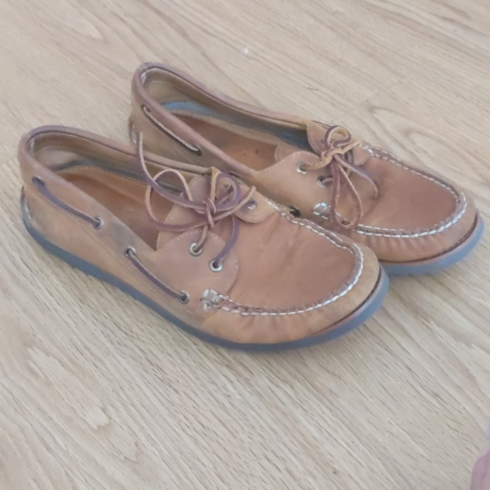 Gold cup Sperry boat shoes
